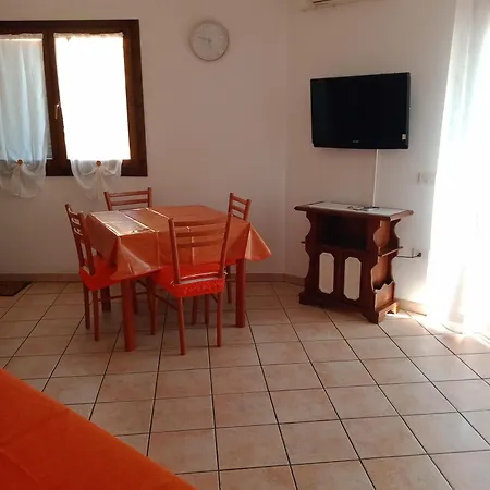 Apartman Ampio Bilocale Con Piscina